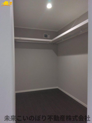 【収納】 | 春日部市増田新田中古戸建て | たくさん収納可能なウォークインクローゼットがあるので、収納家具を置かずにお部屋がスッキリ！