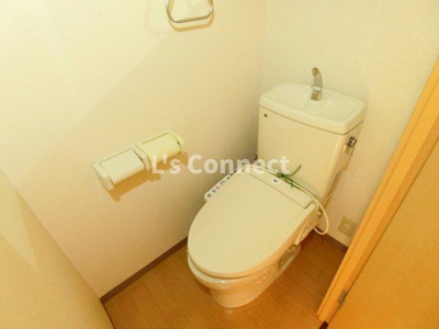 【トイレ】 | ラ・ジュルネ | 温水洗浄便座付きのトイレ。