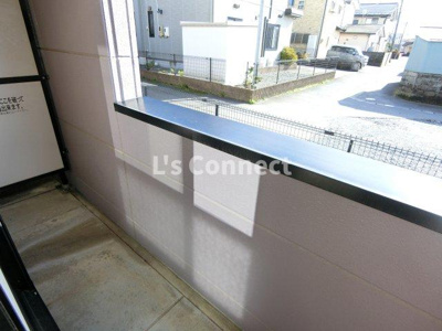 【バルコニー】 | ラ・ジュルネ | 晴れた日には洗濯物もたくさん干せます。