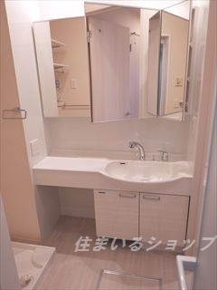 広島市安佐北区可部７丁目のアパートの洗面所|三面鏡付き大型シャンプードレッサー