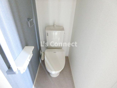 【トイレ】 | ルミエールＡ | 温水洗浄便座付きのトイレ。