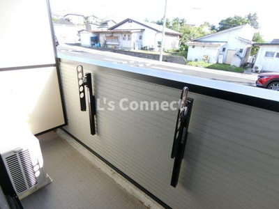 【バルコニー】 | ルミエールＡ | 晴れた日には洗濯物もたくさん干せます。