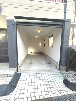 【駐車場】 | 永楽荘２丁目戸建 | 駐車場があるので、車を買う予定の方も安心です