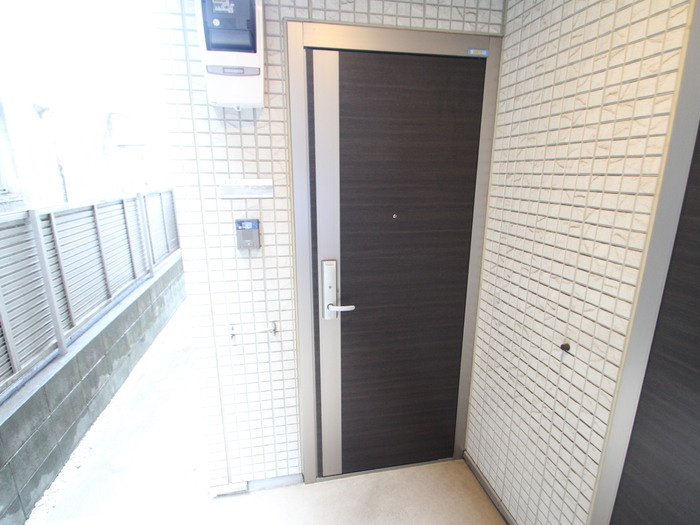 ファミールひばりの玄関