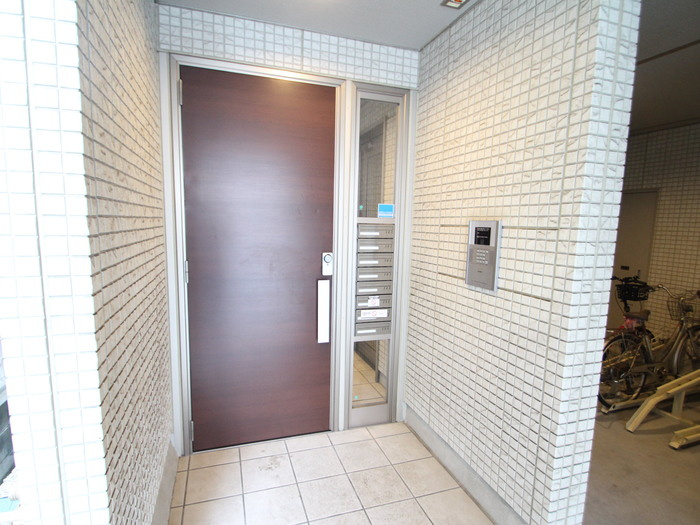 ファミールひばりの玄関