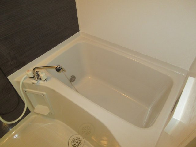 ファミールひばりの浴室