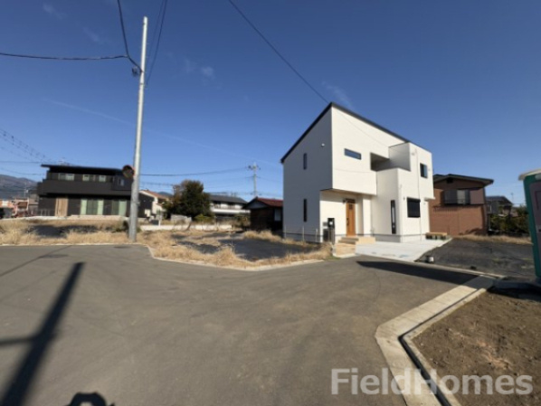 秦野市渋沢　新築戸建ての前面道路含む現地写真|前面道路含む現地写真です。