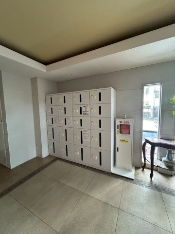 【設備】 | 日商岩井リバーサイドマンションA棟 | 宅配ボックスがあると不在時や手が離せない時でも荷物を受け取れるので助かります