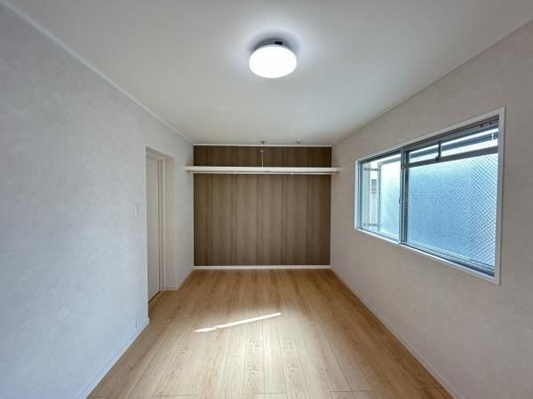 【洋室】 | スカイマンション南福岡 | 広々とした洋室は収納スペースがたっぷり！どんなお洒落さんでも安心の大容量収納が自慢です