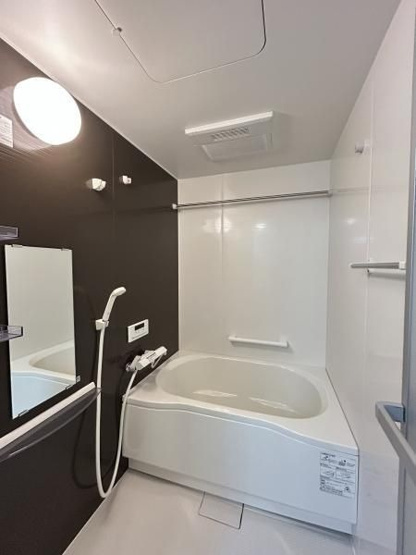 【浴室】 | スカイマンション南福岡 | 浴室乾燥機付なので雨の日のお洗濯に活躍するのはもちろん、浴室をカラリと乾燥させられるのでカビ対策にも