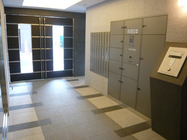 メインステージ両国駅前のエントランス