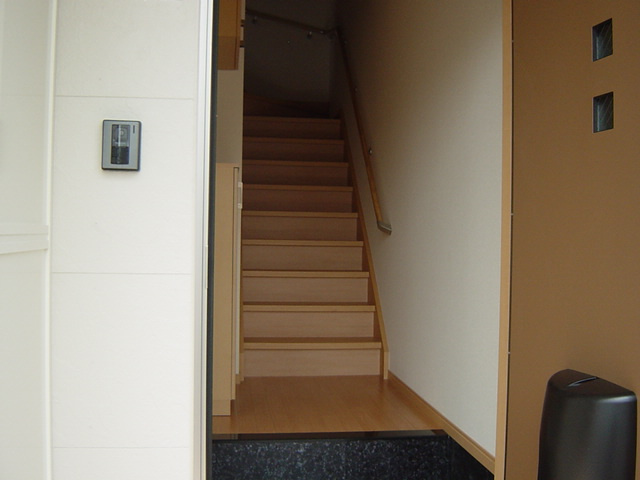 スクラム　Ｂの玄関|玄関