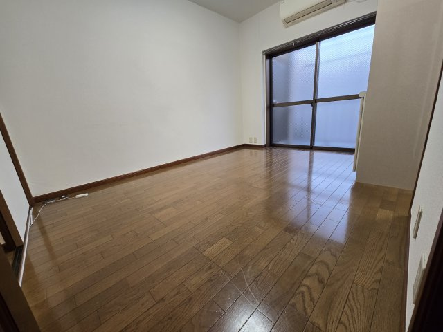 大井伊藤町住宅１号棟の居間・リビング