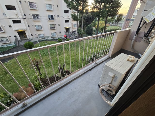 大井伊藤町住宅１号棟のバルコニー