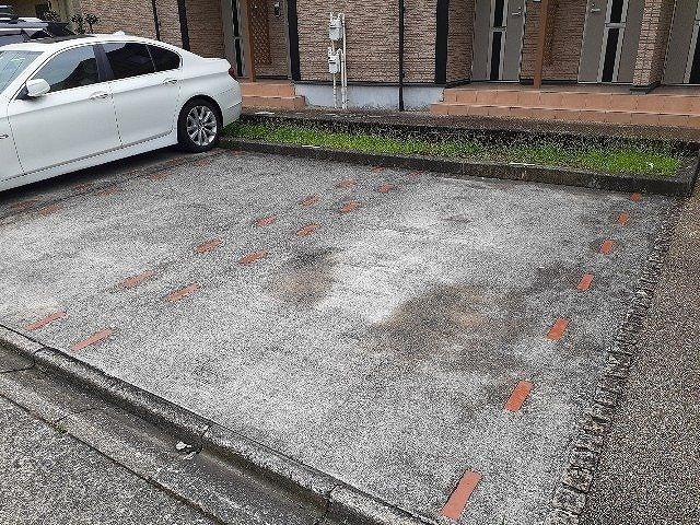 サンリット泉の駐車場