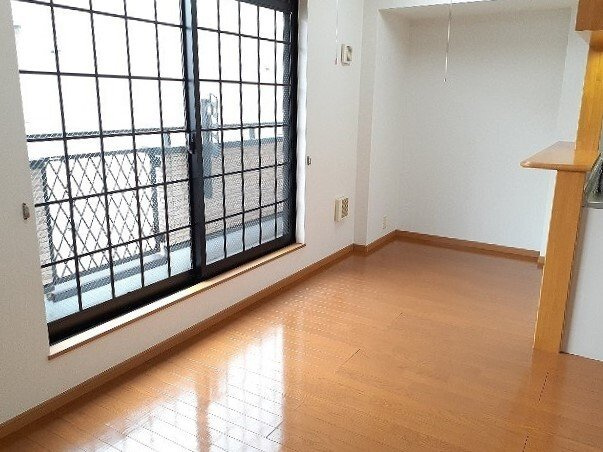 サンリット泉の居間・リビング