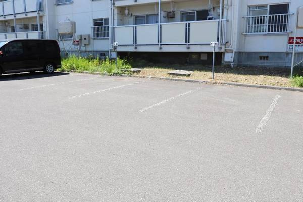 ビレッジハウス手稲4号棟の駐車場