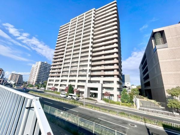 【外観】 | ディーレスティア堺・光明池 | 南海泉北線「光明池」駅が徒歩5分。通勤にも外出にもアクセス良好。家族でおでかけすることも増えそうですね♪