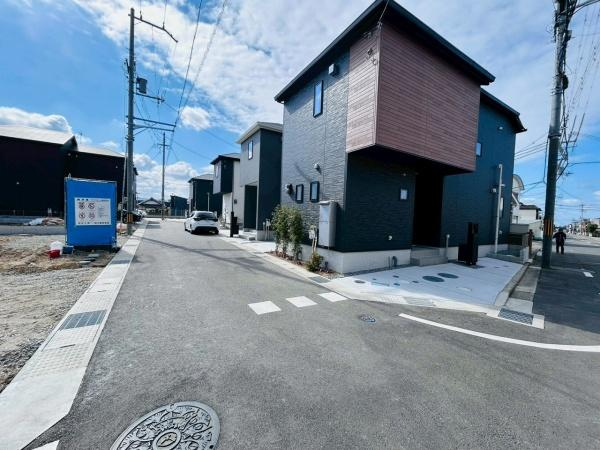 【前面道路含む現地写真】