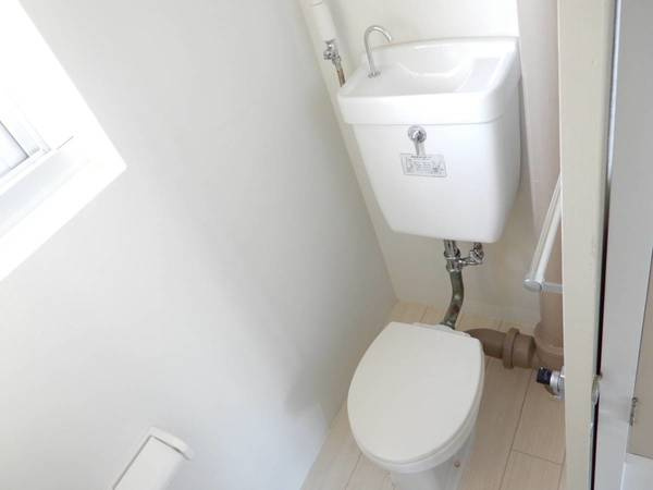 ビレッジハウス富山北1号棟のトイレ|ビレッジハウスの同一物件・同一タイプの間取りの写真です