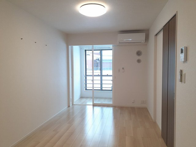 プラウド　横田Ⅱの居間・リビング|使いやすいリビングです