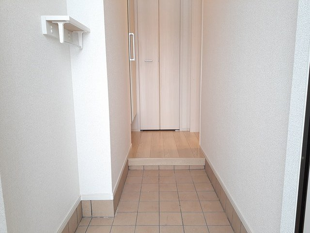 プラウド　横田Ⅱの玄関|収納もある玄関です