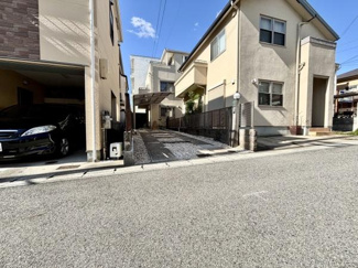 【前面道路含む現地写真】