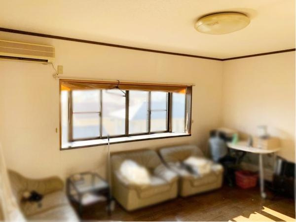 生駒市松美台　一戸建の洋室|■現地撮影写真■出窓付きの開放感溢れる洋室です！