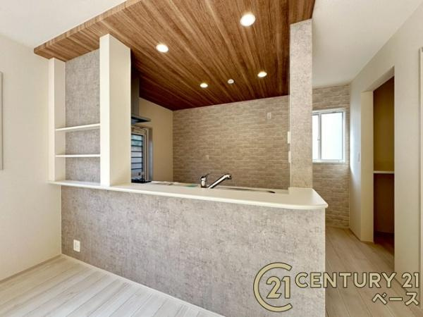 北葛城郡王寺町本町４丁目 ／新築一戸建の前面道路含む現地写真|前面道路約４.７ｍでお車の出し入れも楽々！