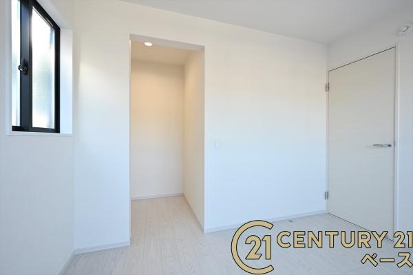 生駒市東生駒月見町 ２号棟 ／新築一戸建の収納|■現地撮影写真■冬物のコートや季節のものなどたくさんしまえる広さ！
