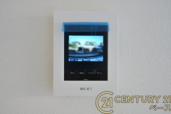 生駒市東生駒月見町 ２号棟 ／新築一戸建の内装|■現地撮影写真■ＴＶモニター付きインターホンで防犯対策もバッチリ！来客も一目でわかり安心です！