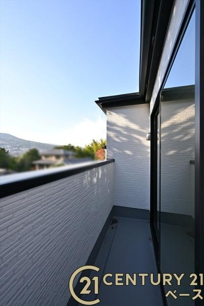 生駒市東生駒月見町 ２号棟 ／新築一戸建のバルコニー|■現地撮影写真■日当たりのよいバルコニー！