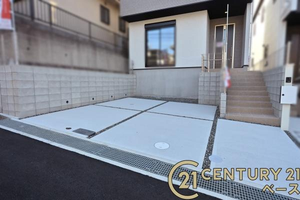 生駒市東生駒月見町 ２号棟 ／新築一戸建の駐車場|■現地撮影写真■駐車スペース２台分完備！