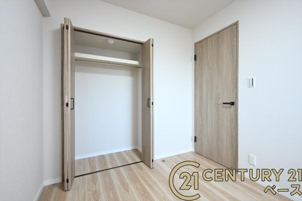 パストラーレ天理の収納|■現地撮影写真■冬物のコートや季節のものなどたくさんしまえる広さ！
