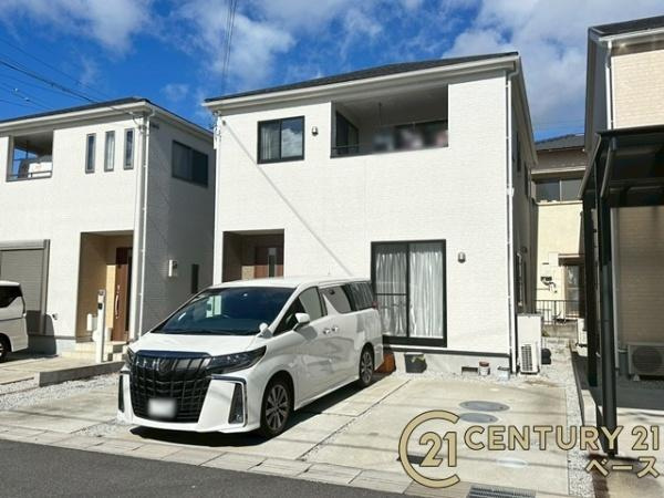 生駒郡平群町三里　一戸建の駐車場|■現地撮影写真■駐車スペースは３台分完備！来客時なども安心です！