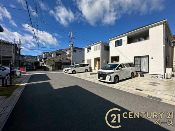 生駒郡平群町三里　一戸建の前面道路含む現地写真|■現地撮影写真■前面道路約６ｍでお車の出し入れも楽々！