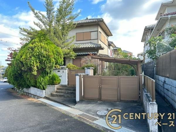 香芝市白鳳台２丁目　一戸建の駐車場|■現地撮影写真■駐車スペース１台分完備！