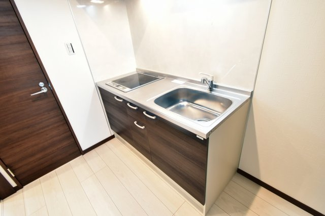 CROUD甲子園里中町のキッチン|２口IHコンロ