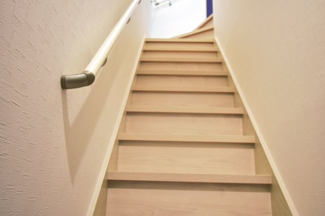 CROUD甲子園里中町の設備|階段