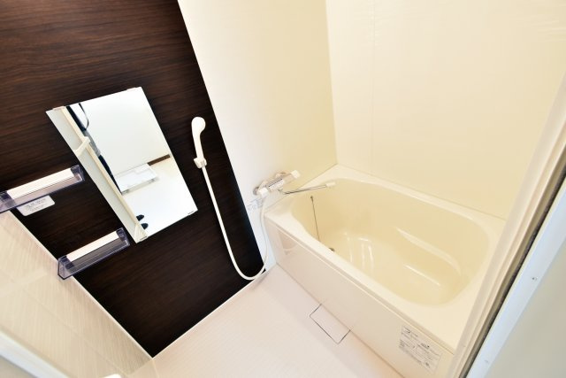 CROUD甲子園里中町の浴室|ゆっくり入れます