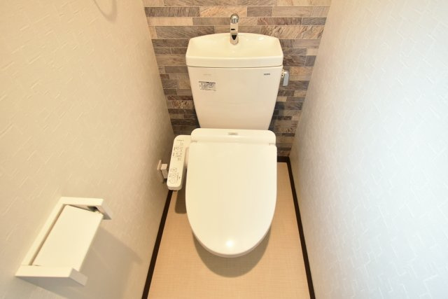 CROUD甲子園里中町のトイレ|ウォシュレット