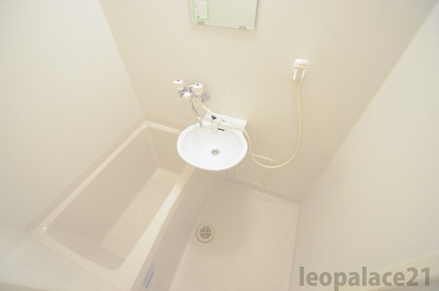 【浴室】 | レオパレススリーアーチⅡ | 設備・使用は号室により異なる為、現況を優先致します。