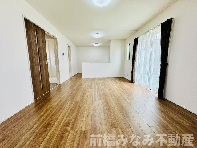前橋市天川大島町　A号棟(全２棟)　ハートフルタウン　新築建売分譲の居間・リビング|居間です