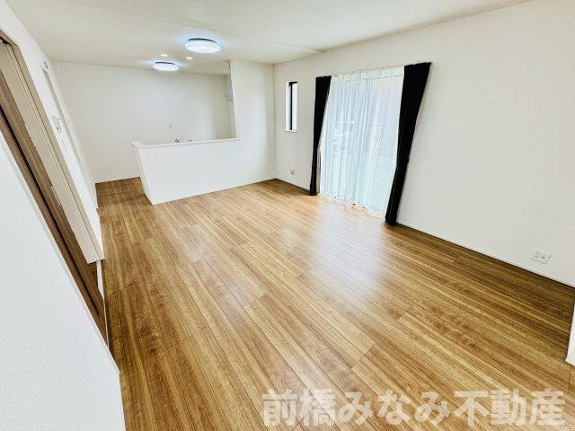 前橋市天川大島町　A号棟(全２棟)　ハートフルタウン　新築建売分譲の居間・リビング|ゆったり過ごせる居間です