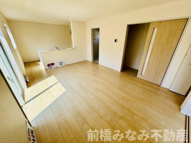 前橋市茂木町第3　２号棟(全８棟)　リーブルガーデン　新築建売分譲の居間・リビング|使いやすい居間です