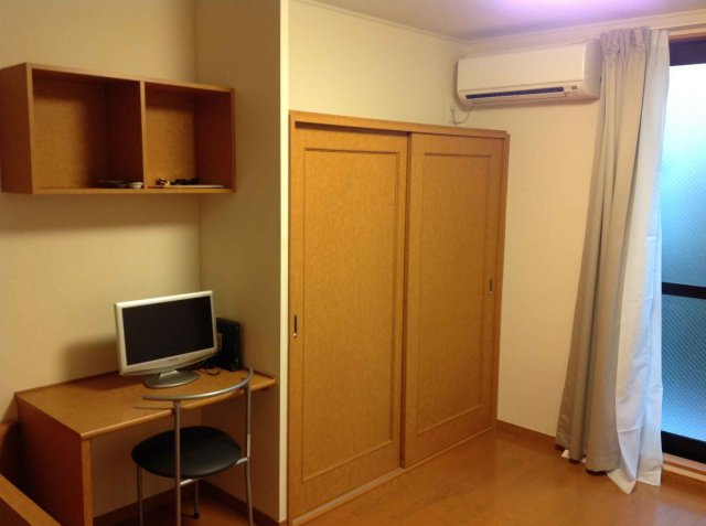 レオパレスシャルムⅡの内装|1F居室　2Ｆ以上は絨毯です。