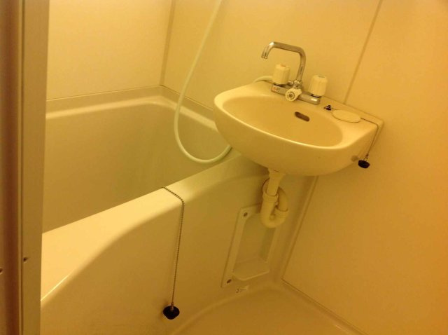 レオパレスシャルムⅡの浴室