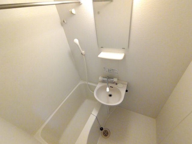 レオパレスガーデンアオキの浴室