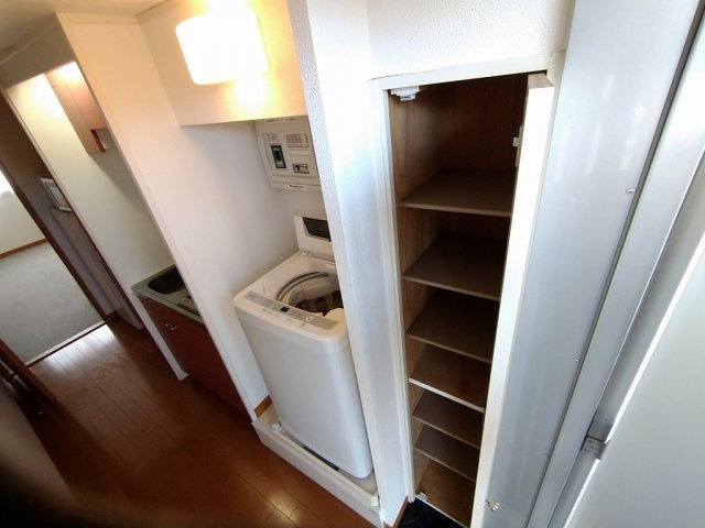 レオパレスＣｅｄｒｅの玄関|シューズボックス