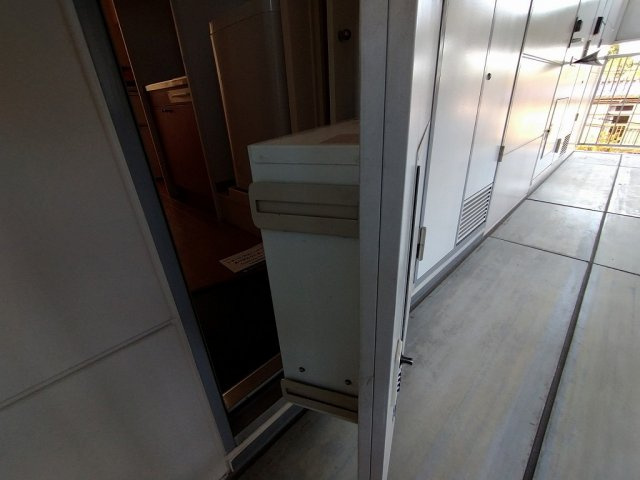 レオパレスＣａｓａ１０の玄関|玄関扉に宅配ボックス付き